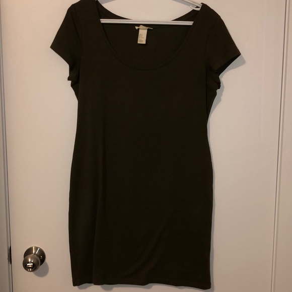 Green t-shirt dress - Picture 1 of 3